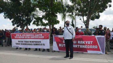 Photo of Pendukung Edi-Rendi Tuntut KPU Kukar Lanjutkan Tahapan Pilkada