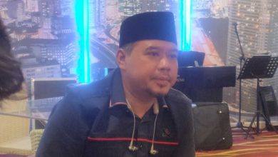 Photo of Erwin Izharuddin Bagi Takjil dan Sembako di Lima Kabupaten/Kota