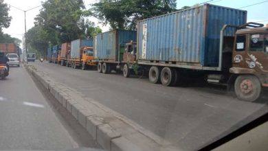 Photo of DPRD Samarinda Minta Truk Parkir di Bahu Jalan Ditertibkan