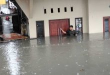 Photo of Sungai Bengawan Solo Meluap, Lima Daerah Terkepung Banjir