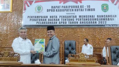 Photo of Pemkab Kutim Sampaikan Nota Pengantar Pertanggungjawaban APBD 2022