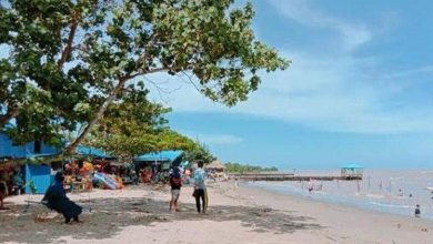 Photo of Pantai Biru di Kukar: Destinasi Wisata yang Menyimpan Harapan dan Tantangan