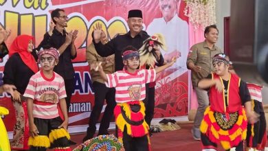 Photo of Bupati Edi Damansyah Tunjukkan Dukungan pada Budaya Lokal di Festival Cenil